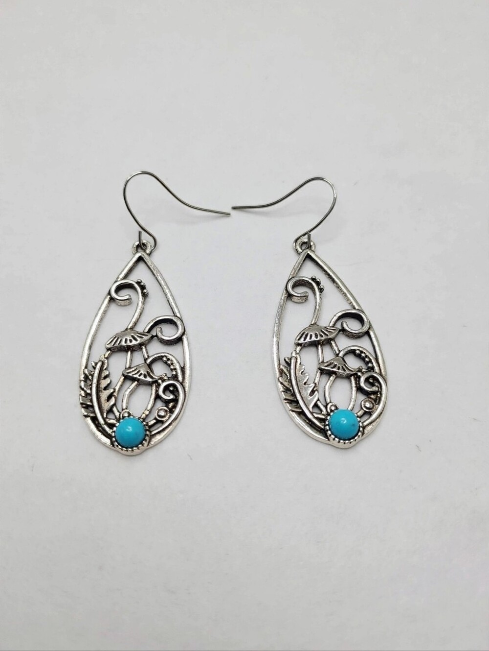 Source Unknown Silver Filigree Teardrop Earrings with Turquoise Bead - Picture 2 of 2